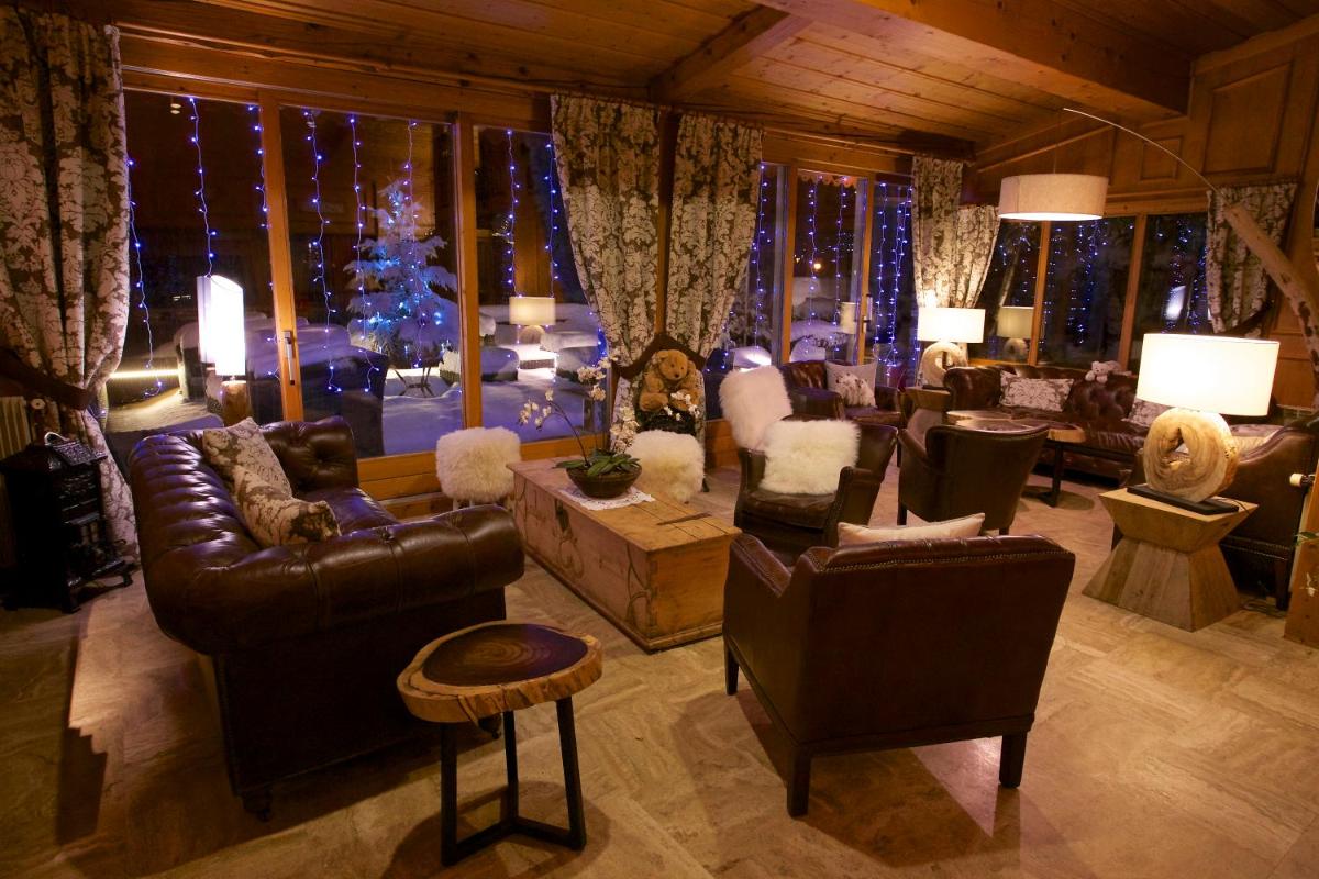 Coin salon dans l'établissement Chalet-Hôtel Neige et Roc, The Originals Relais