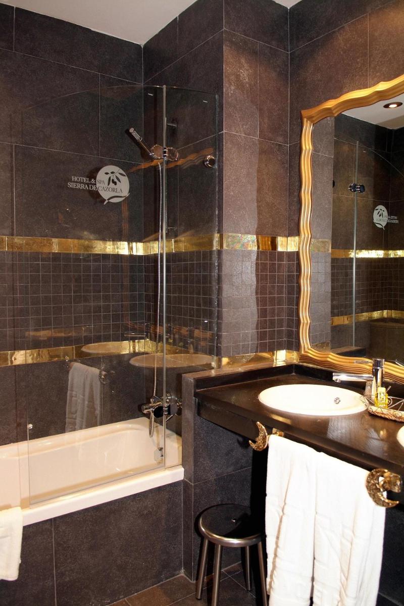 Un baño de Hotel & Spa Sierra de Cazorla 4*