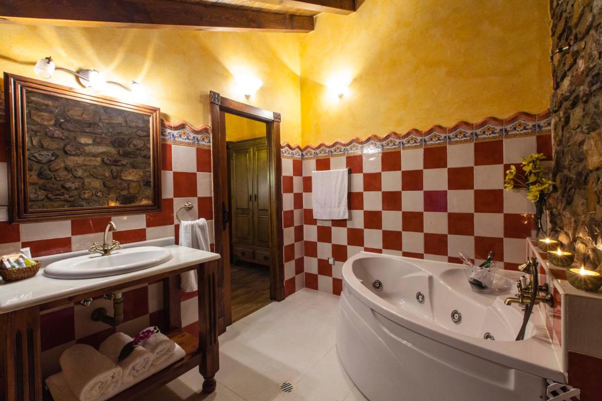 Un baño de Hotel Spa Casona La Hondonada