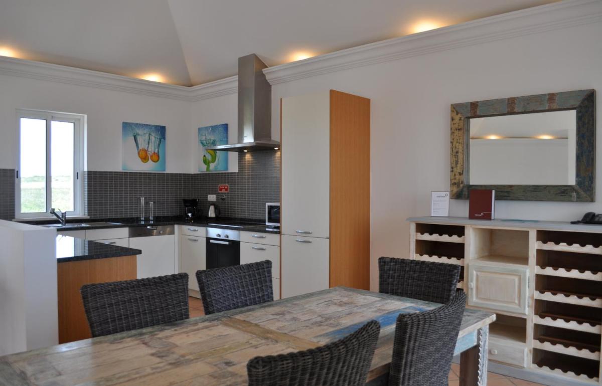 A cozinha ou kitchenette de Martinhal Sagres Beach Family Resort Hotel