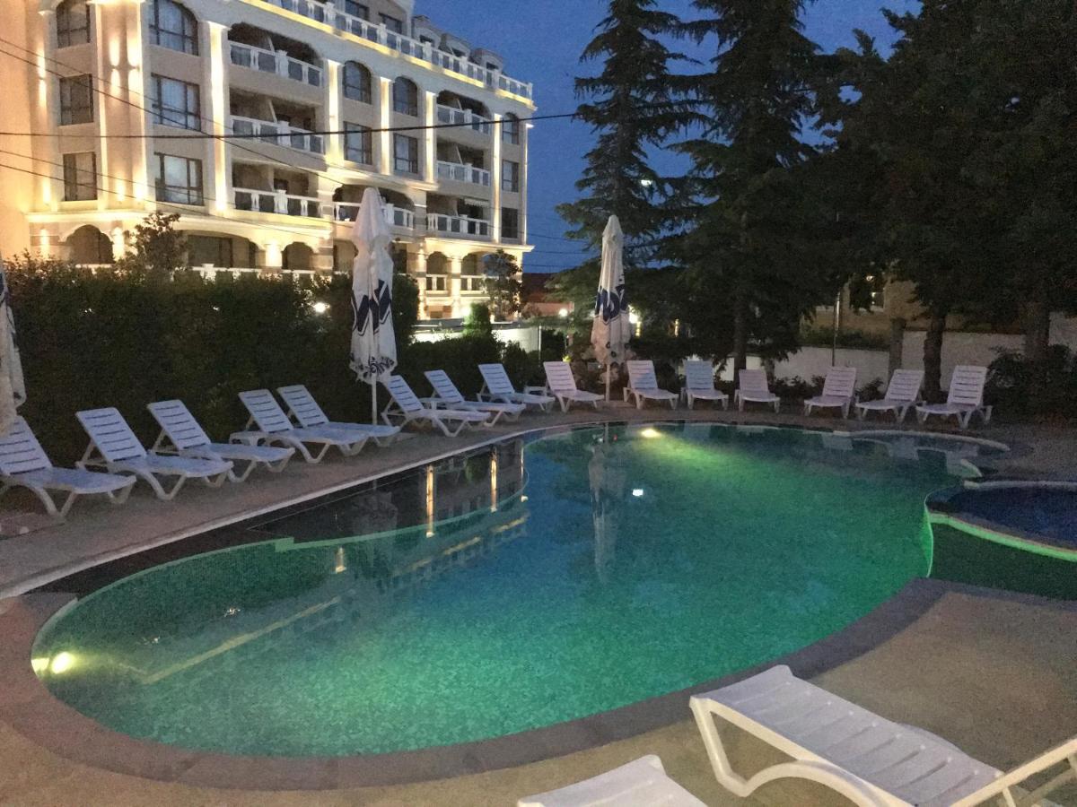 Royal Beach - Housity