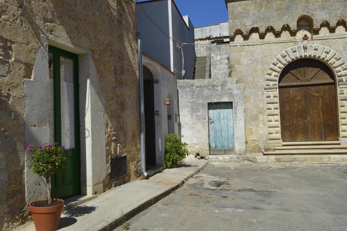 The Green Door - Housity