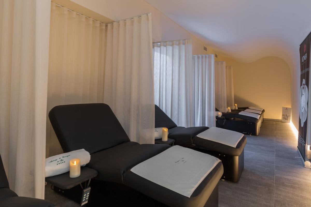 Coin salon dans l'établissement Auberge de Cassagne & Spa