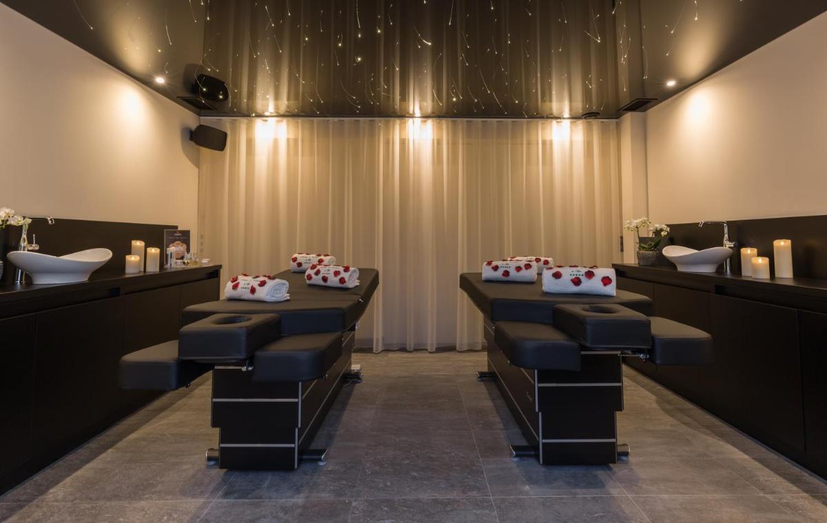 Coin salon dans l'établissement Auberge de Cassagne & Spa