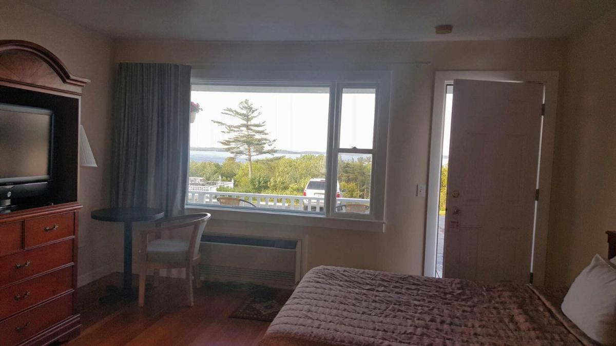 Acadia Ocean View Motel - Housity