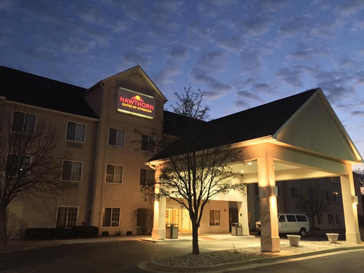 Hawthorn Extended Stay by Wyndham Decatur - Housity