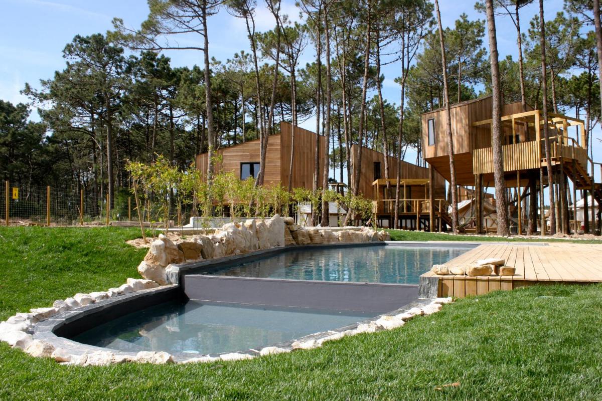 A piscina em ou perto de Bukubaki Eco Surf