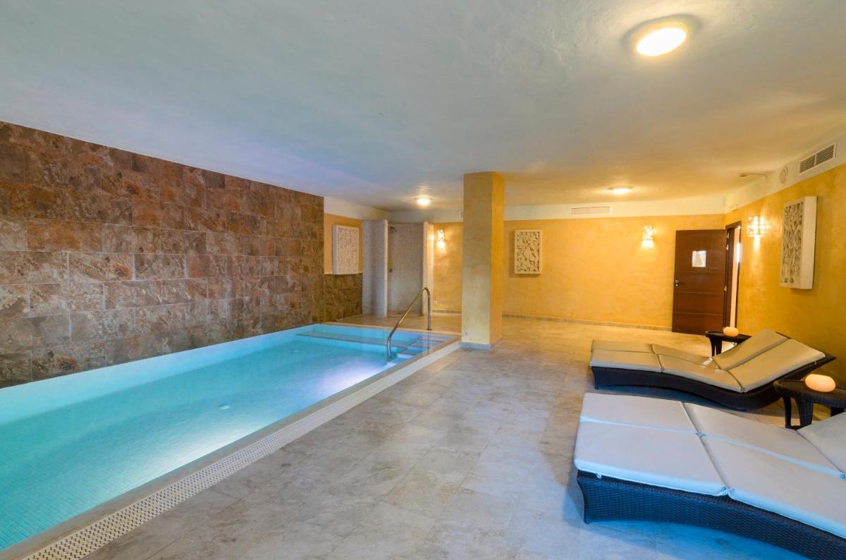 Piscina en o cerca de El Cortijo de Zahara by QHotels
