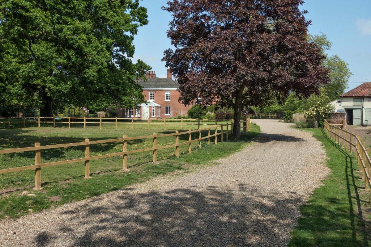 Lingwood Hall - Housity