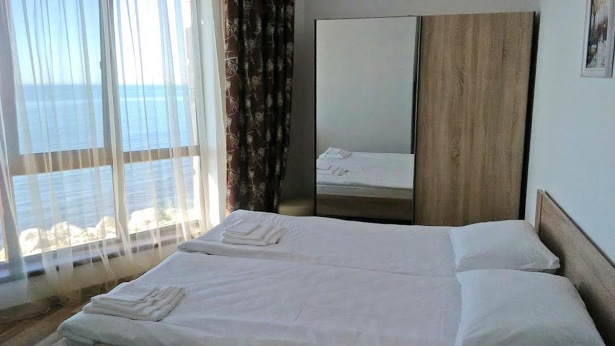 Cabacum Plaza Beach Apartments - High-Speed WiFi - Housity