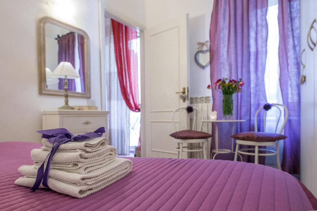 Apartment very close to S Peter square, few minutes walk to metro A - Housity