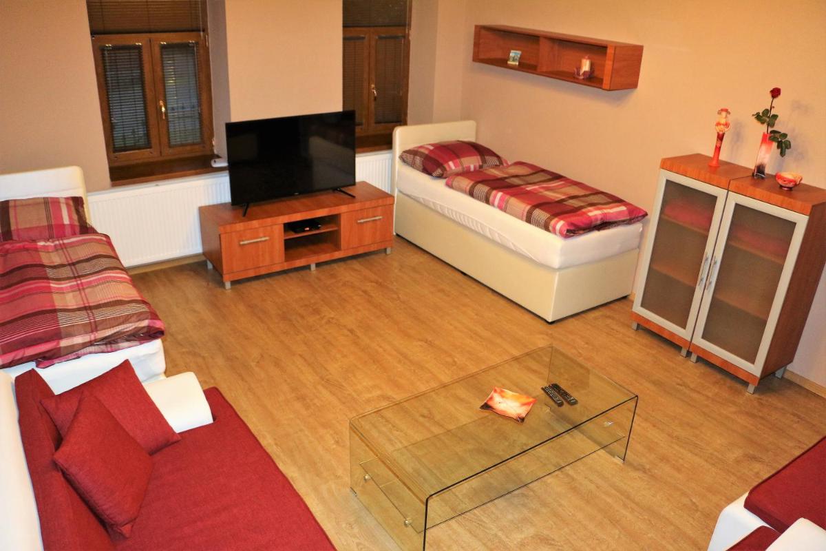 Ubytovanie Tri ruže - Housity