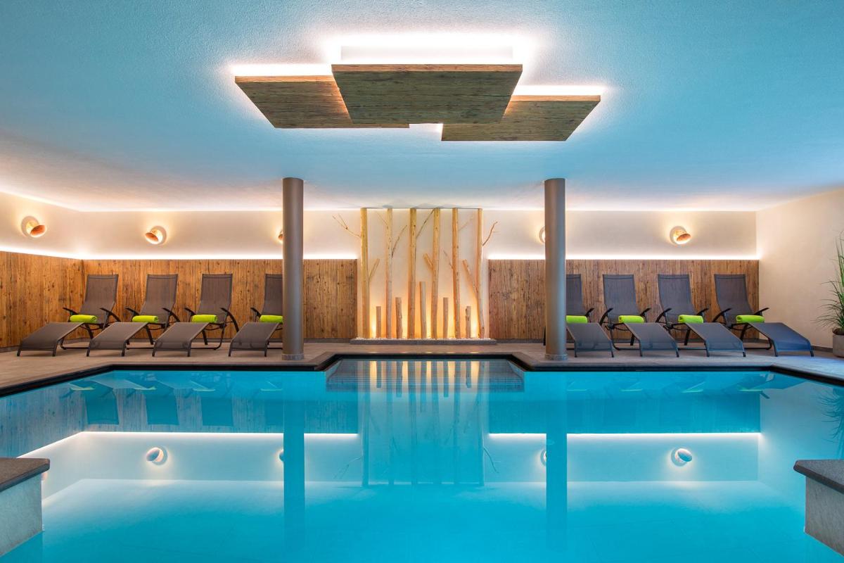 Hotel Falken - Housity