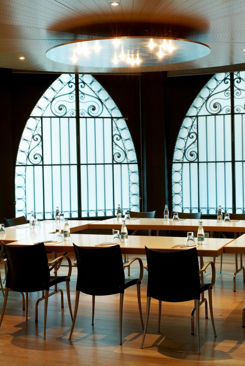 Un restaurante o sitio para comer en Hotel Sant Roc