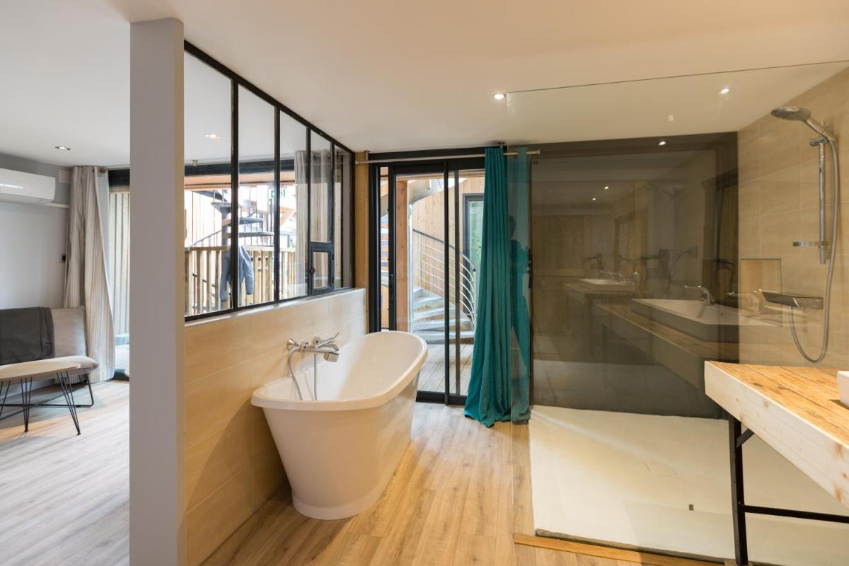 Salle de bains dans l'établissement Le Miel des Muses