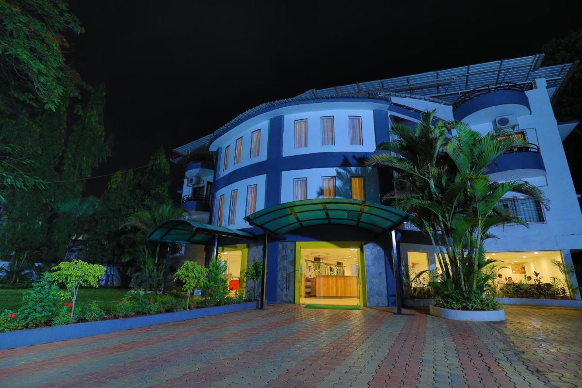 Strand Resort - Housity