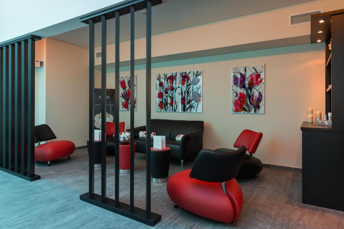 Coin salon dans l'établissement Auberge de Cassagne & Spa