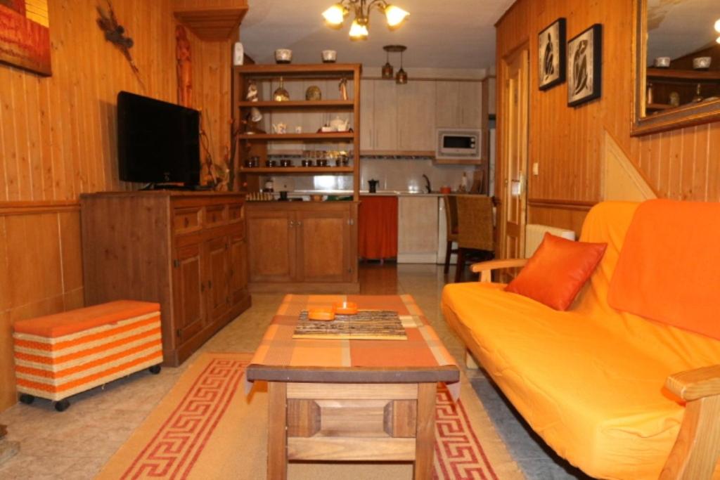Casa Rural Los 2 Yugos - Housity