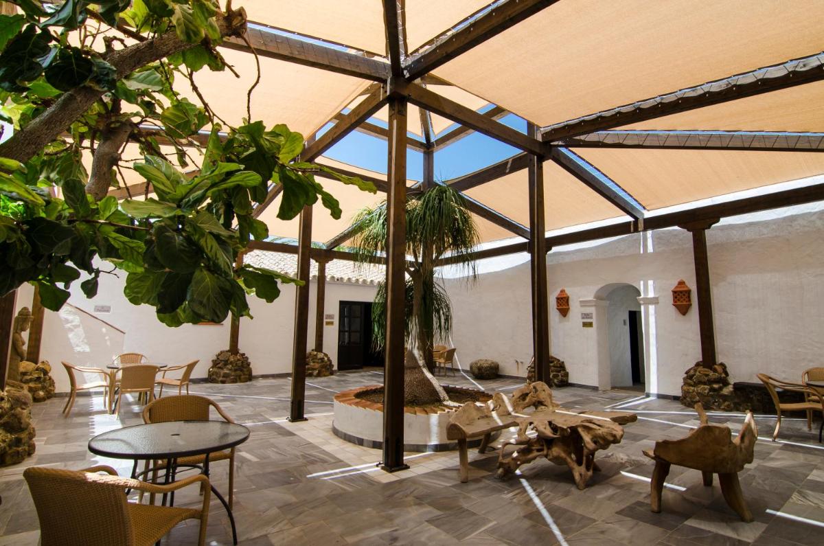 Zona de estar de El Cortijo de Zahara by QHotels