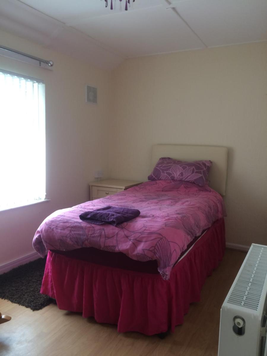 Bumble Bee Cottage - Housity