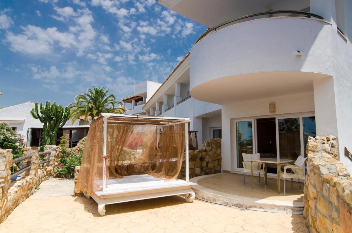 Un balcón o terraza de El Cortijo de Zahara by QHotels