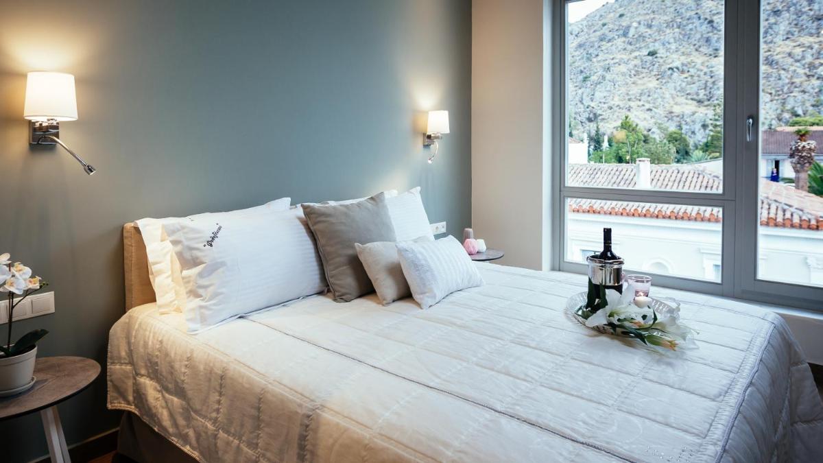 Filoxenion Luxury Rooms & Lofts - Housity
