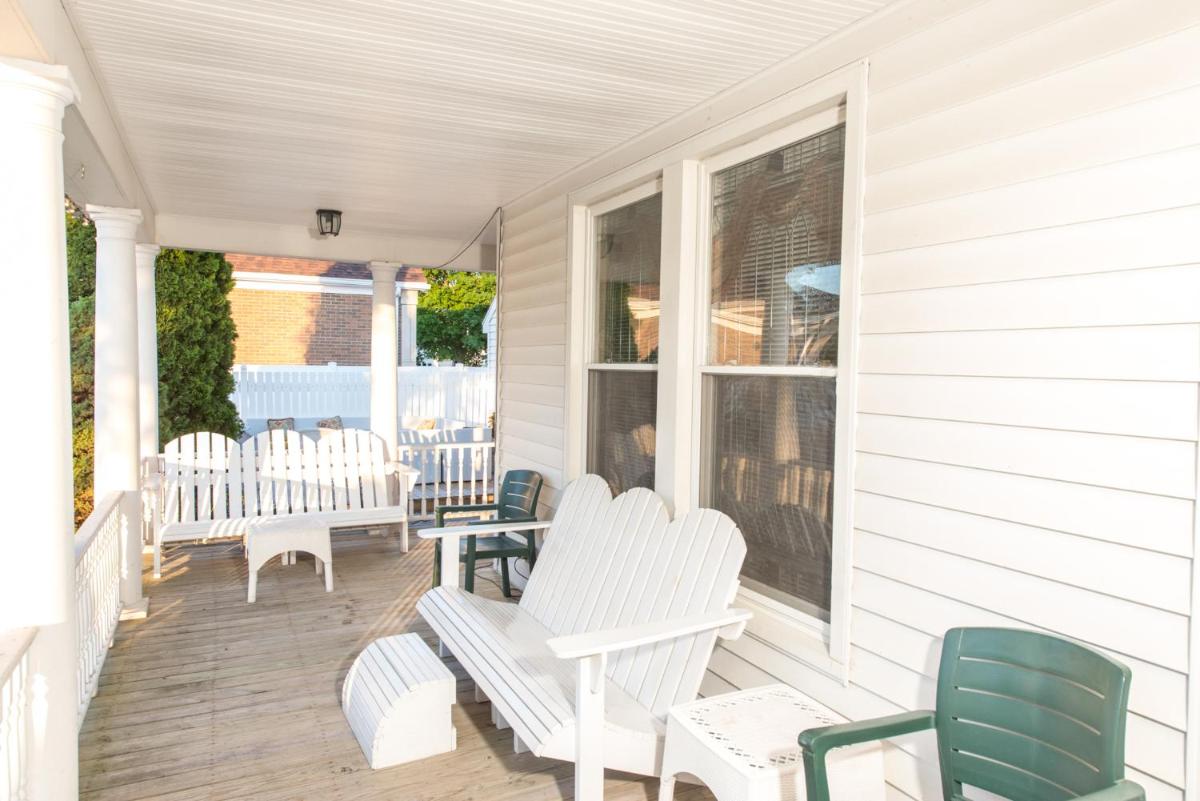 OurGuest Inn & Suites Downtown Port Clinton - Housity