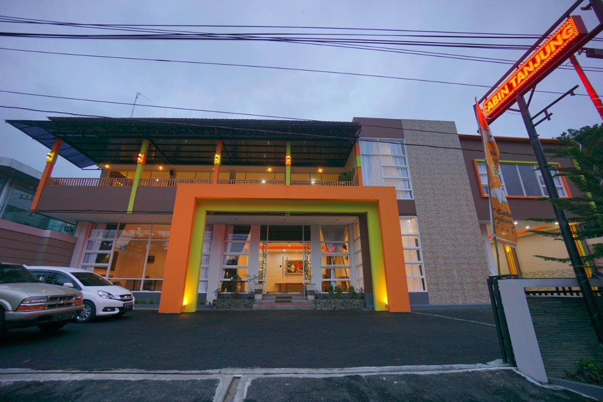 The Cabin Tanjung Hotel Wonosobo - Housity