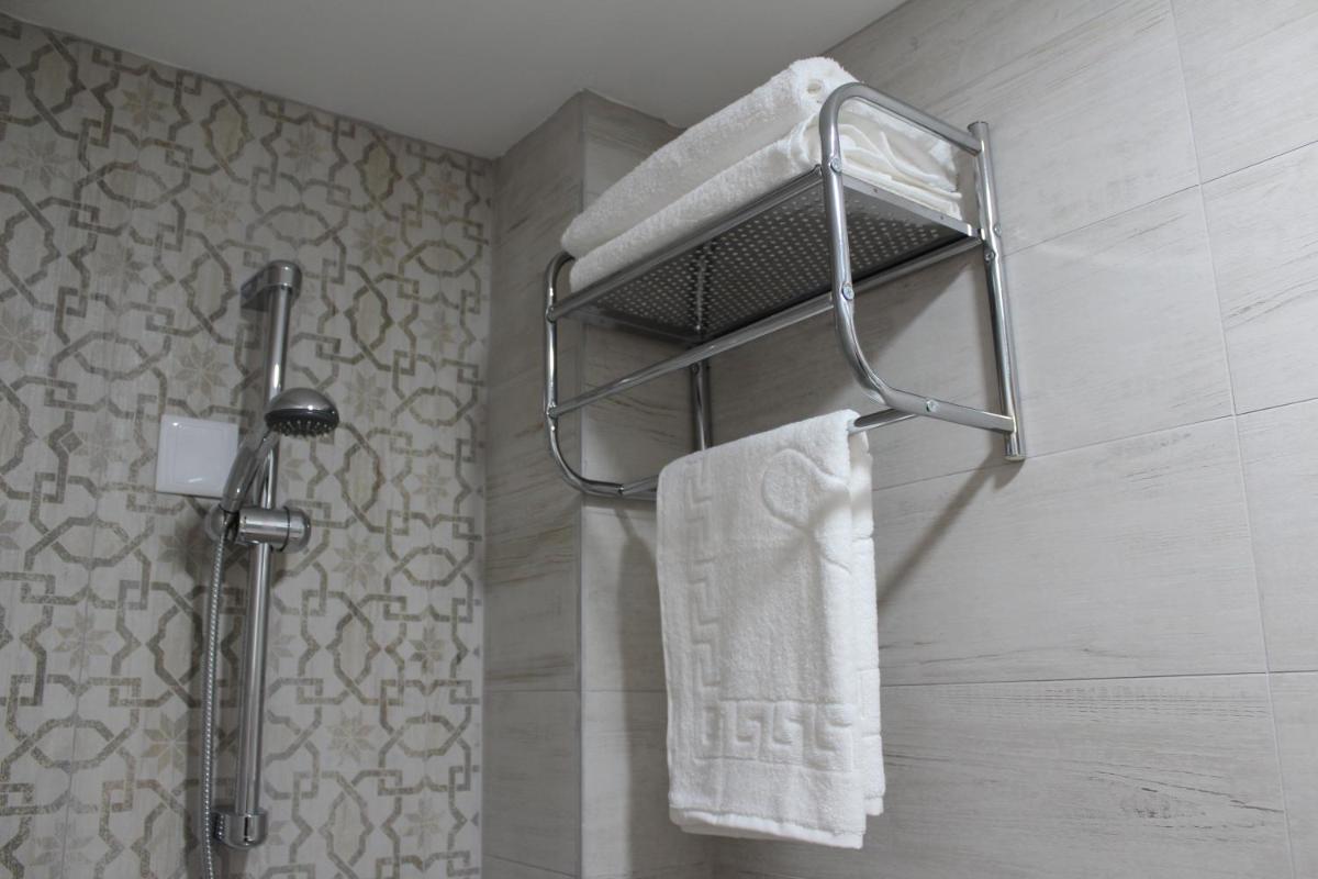 Pedieos Guest House - Housity