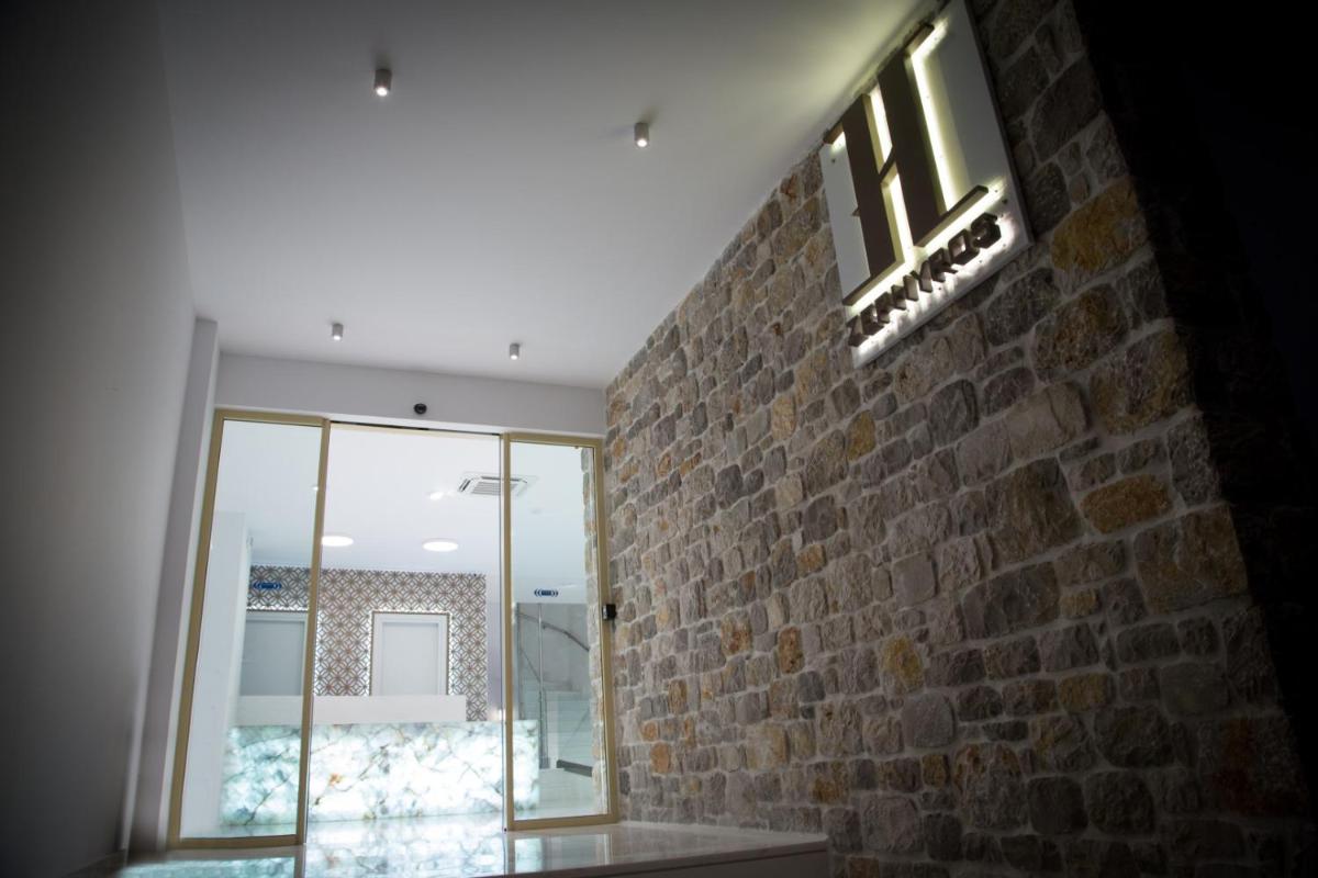 Zephyros Hotel - Housity