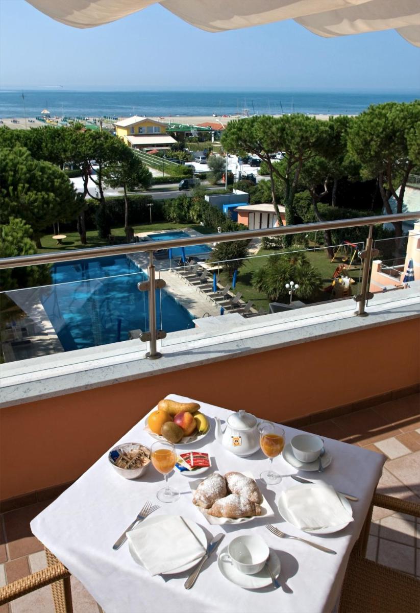 Versilia Palace Hotel - Housity