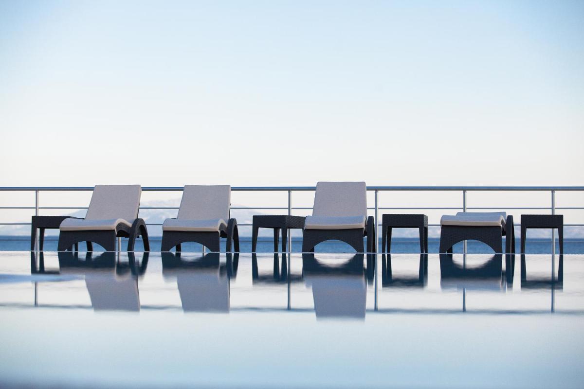Blue Waves Apartments - Housity