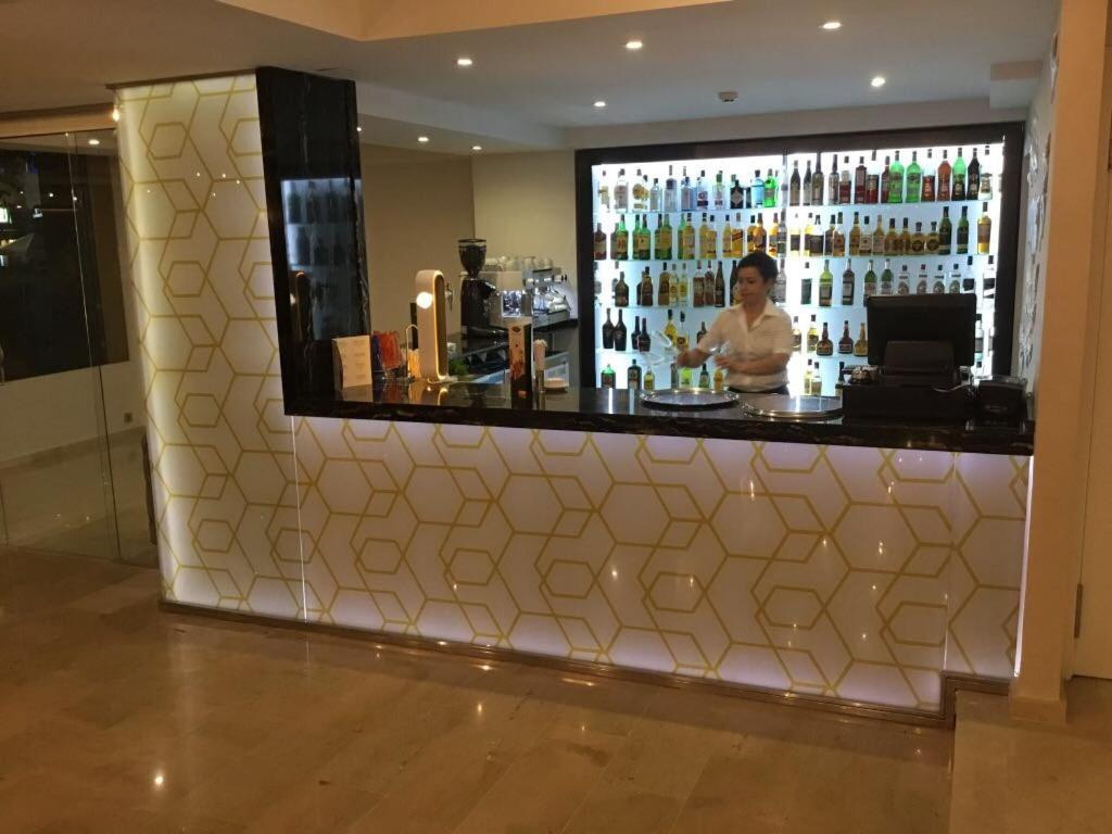 El salón o zona de bar de Essence Hotel Boutique