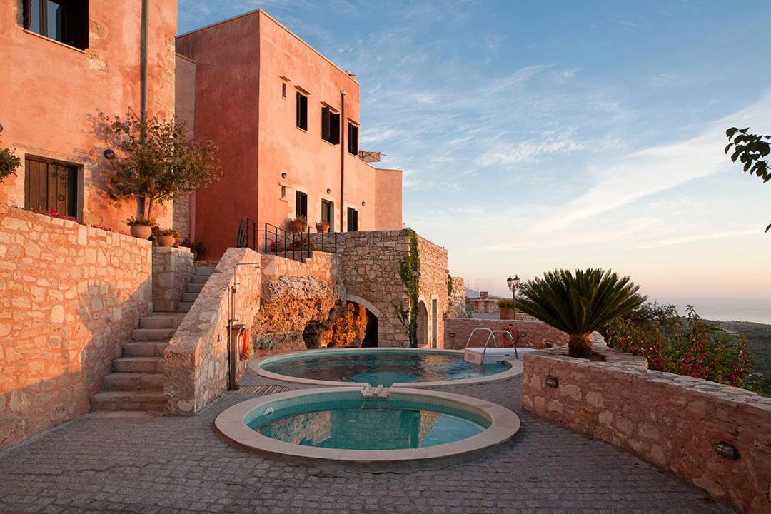 Kastellos Traditional Houses - Housity