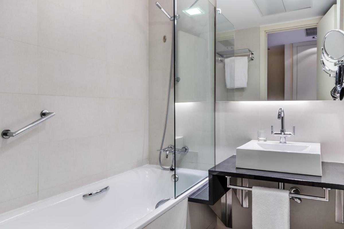 Un baño de Hotel 525