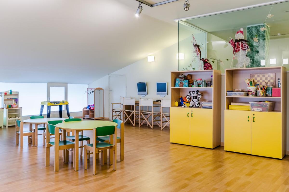 Una cocina o zona de cocina en Hotel 525