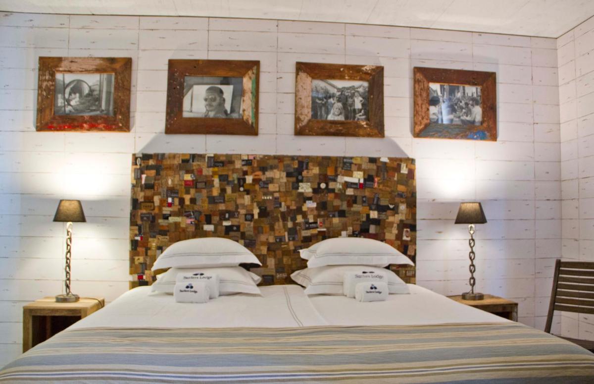 Uma cama ou camas num quarto em Surfers Lodge Peniche