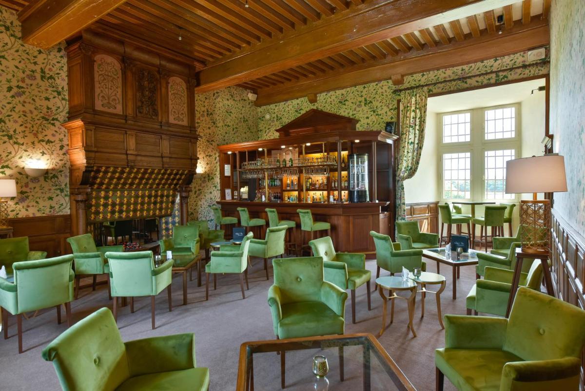 Coin salon dans l'établissement Hôtel Golf Château de Chailly