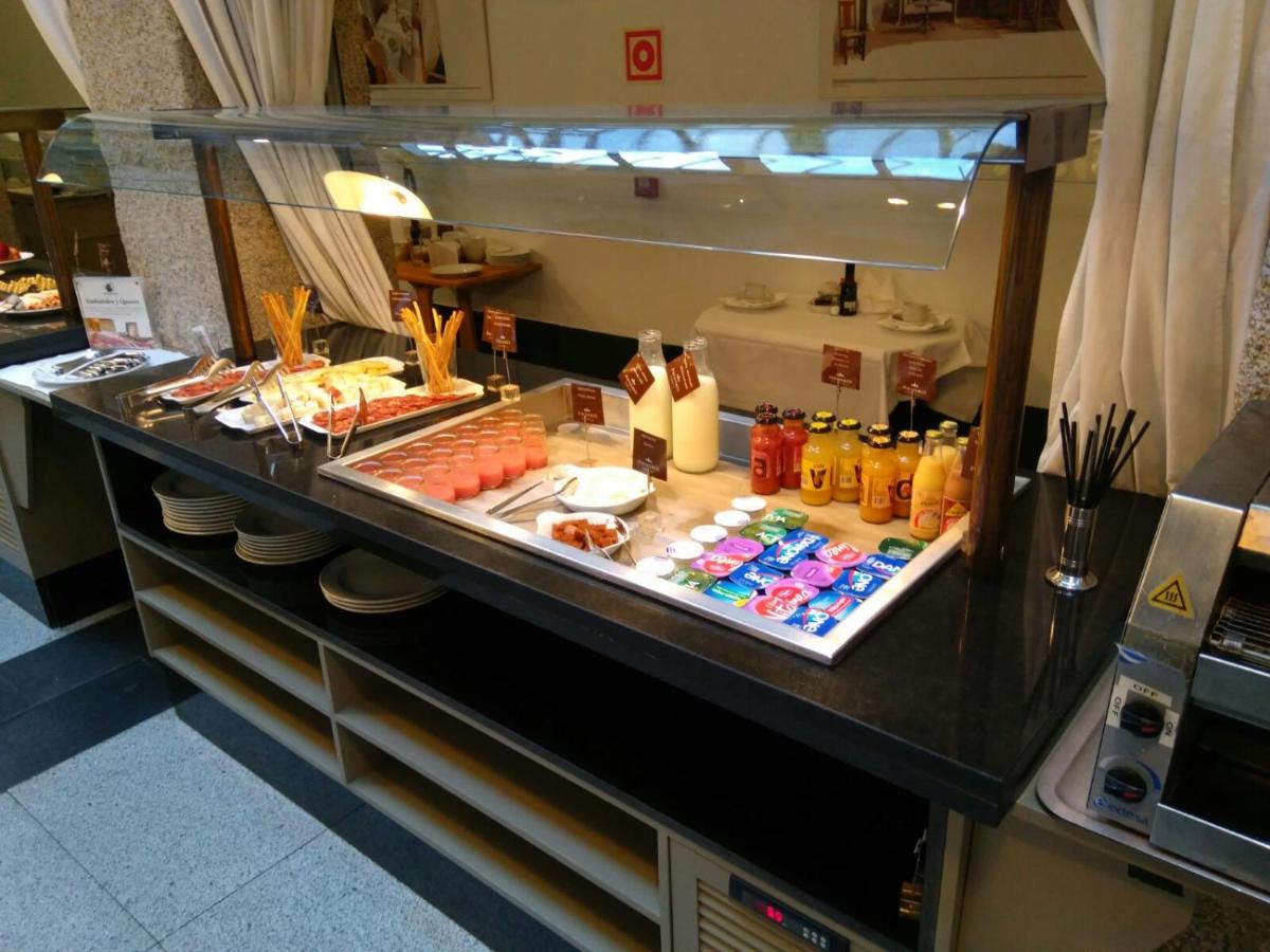 Comida en o cerca de este hotel