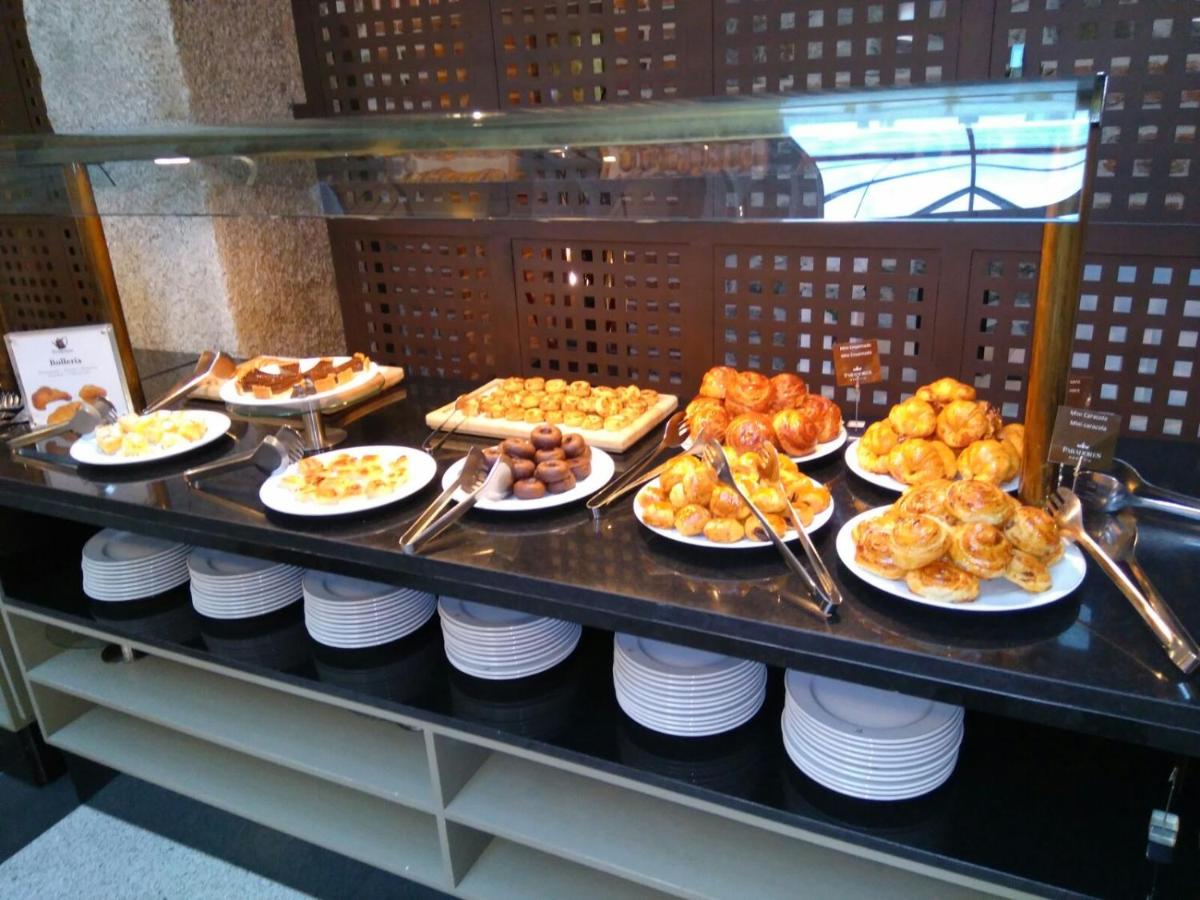 Comida en o cerca de este hotel