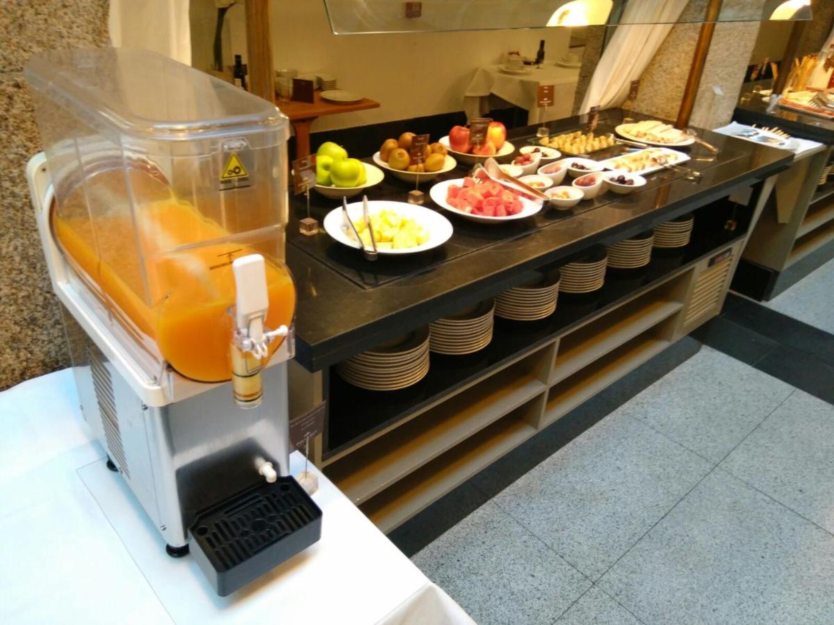 Comida en o cerca de este hotel