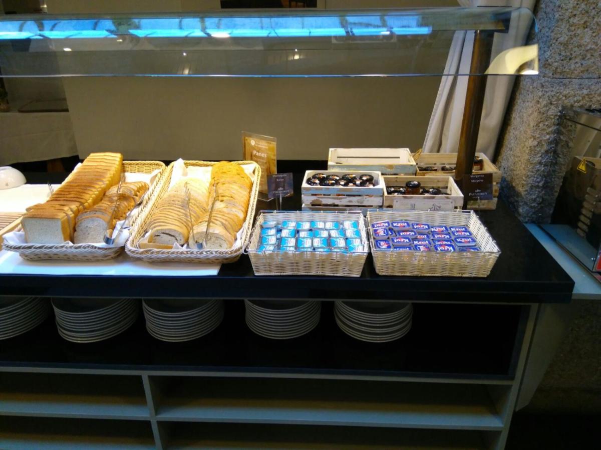 Comida en o cerca de este hotel