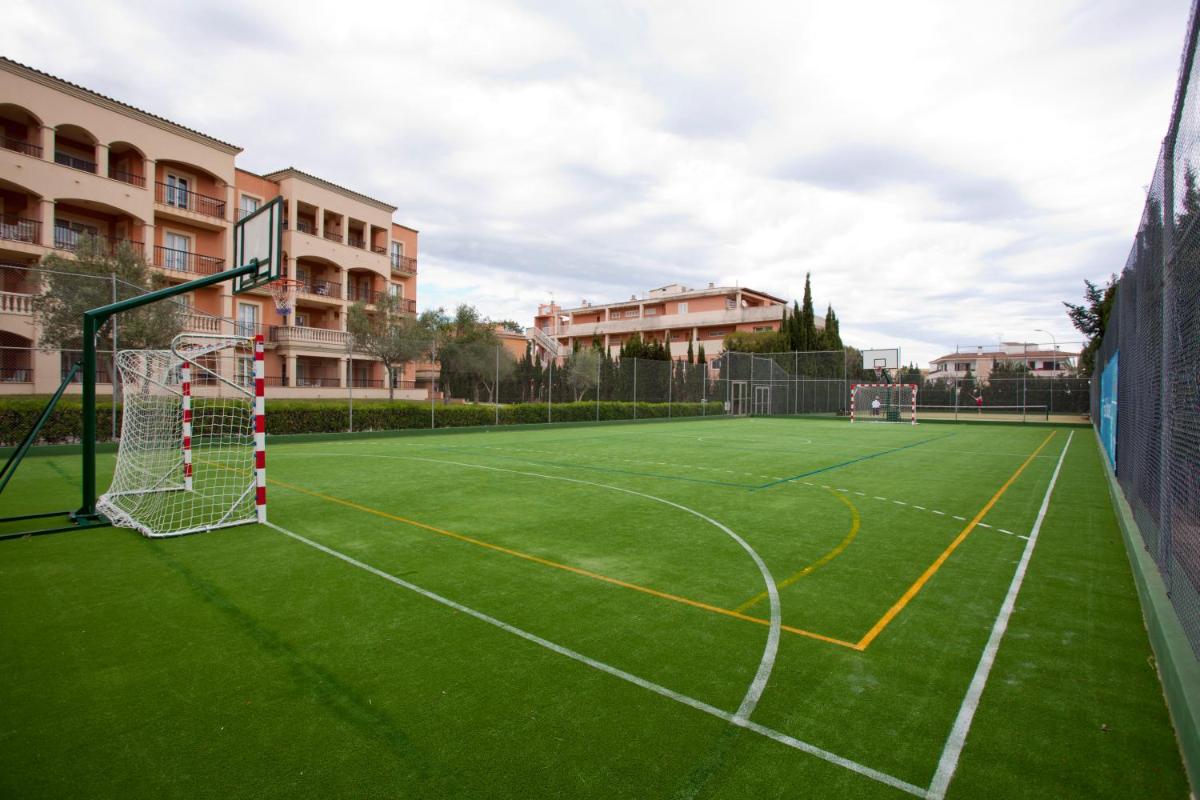 Instalaciones para jugar a tenis o squash en Grupotel Gran Vista & Spa o alrededores