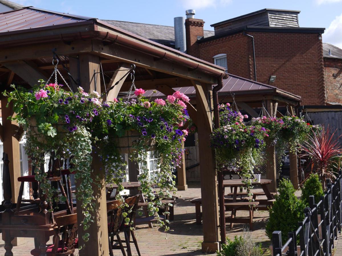 The Bell Hotel - Housity