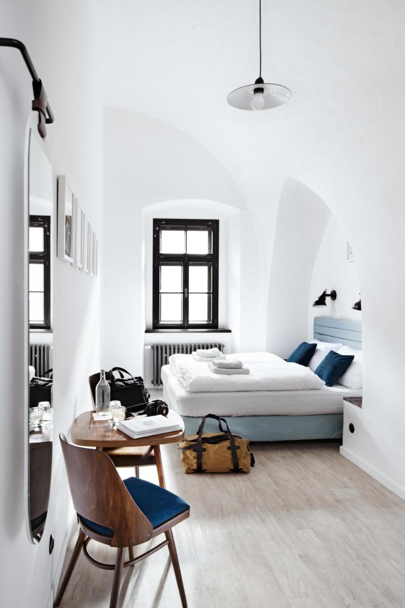 Long Story Short Hostel & Café - Housity