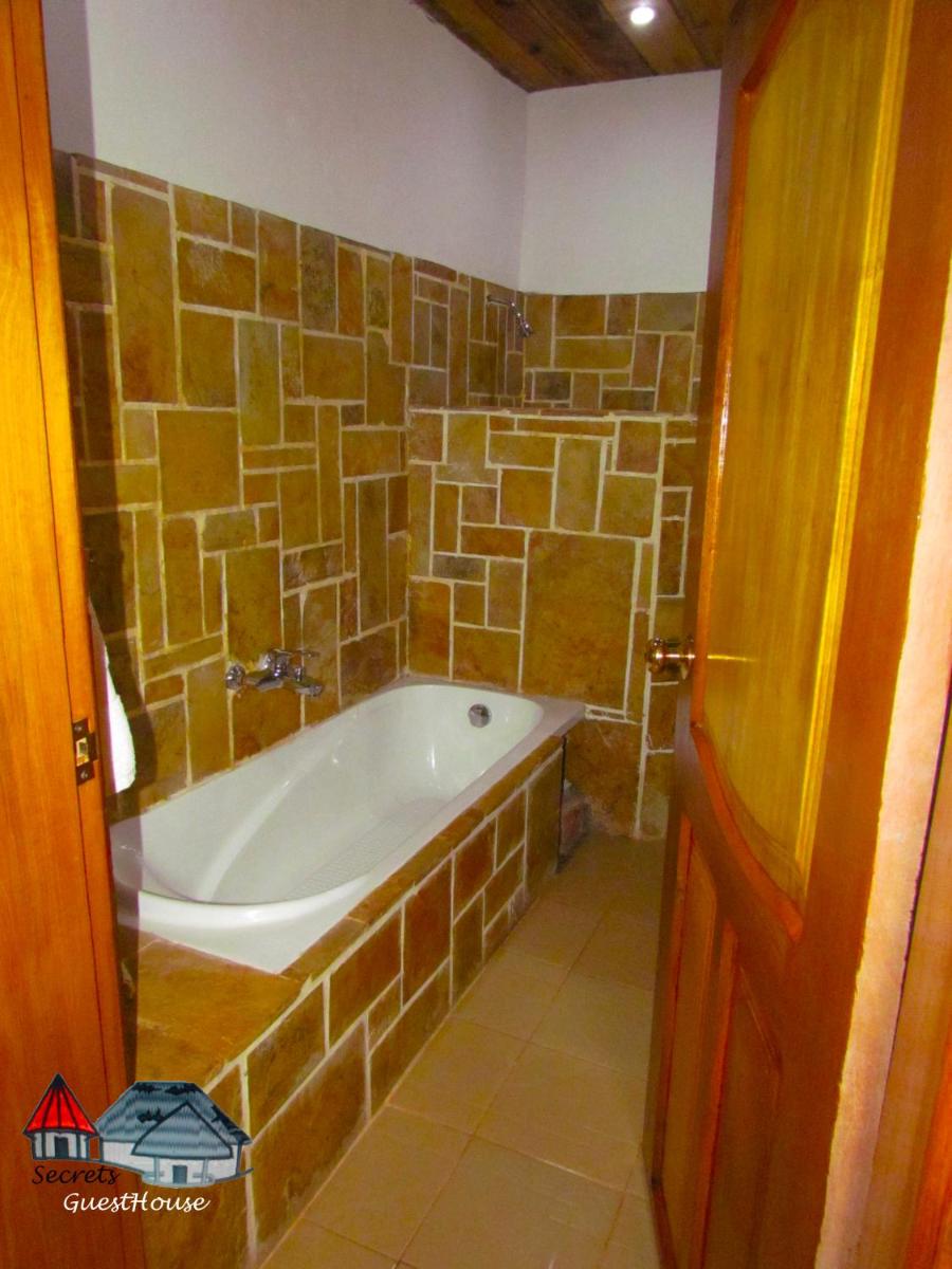 Secrets Guest House - Hizvo