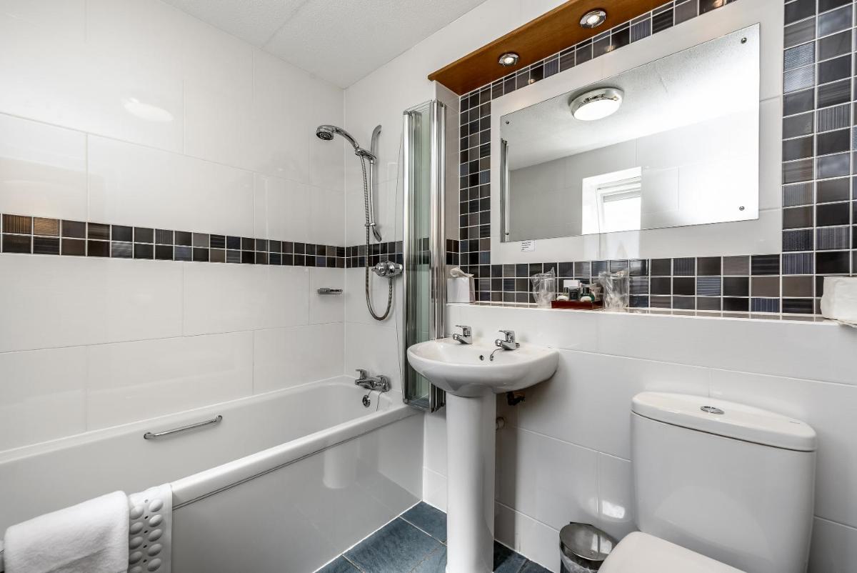 Moorings Hotel - Housity