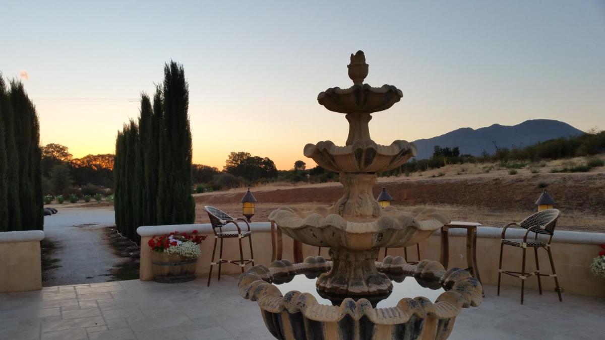 Thorn Hill Vineyards Villa Suites - Housity