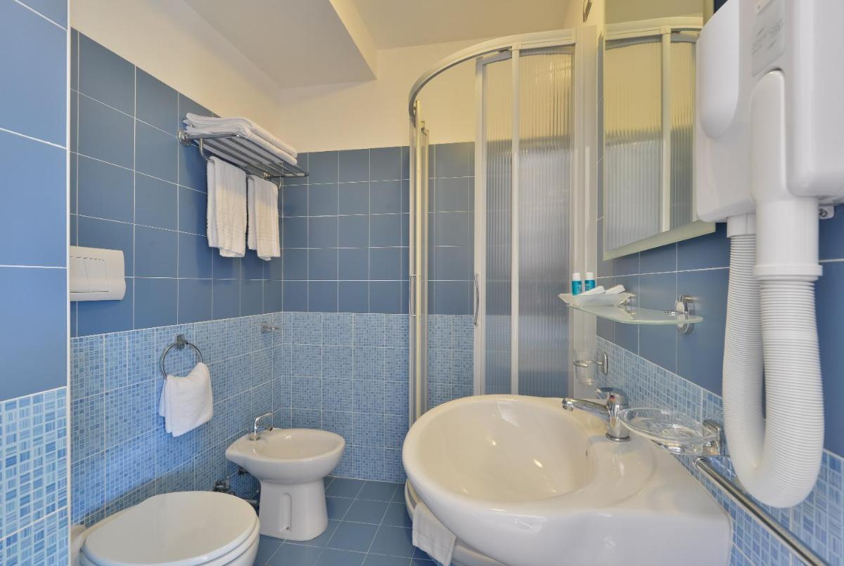 Hotel Mareluna - Housity