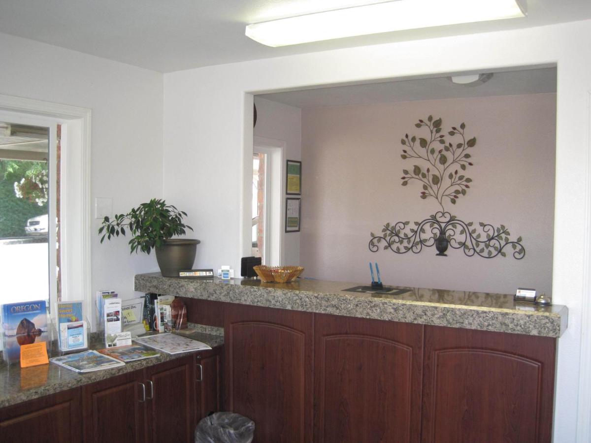Interstate 8 Motel - Housity